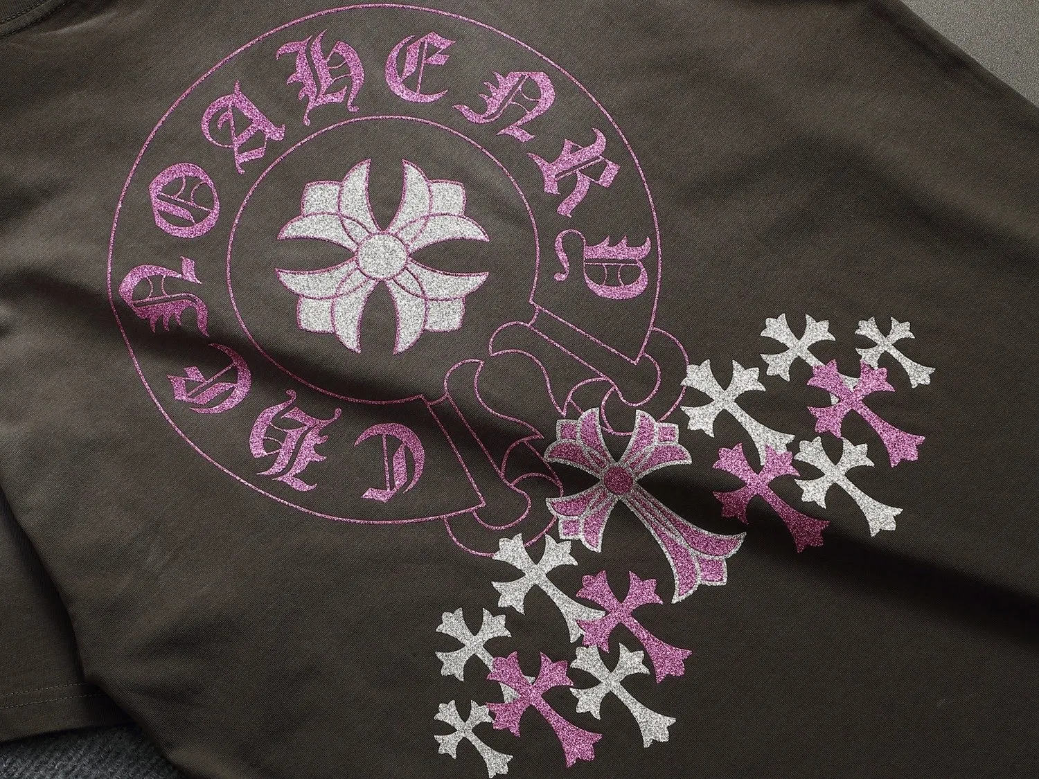 🅿️220 Chrome hearts ch Chrome hearts cross pink hot diamond short-sleeved t-shirt. Advanced tie-dye technology. Large version. Loose and stylish. Low version, slim and long version with upper body and raised hips. 100% commitment: top quality, not fast food. The highest version on the market. Top quality, 320 grams. 26 custom-dyed double yarn cotton, same style for men and women, complete with three standards. Color: Six colors available, available to the public. Size: XS-L. Size chart: